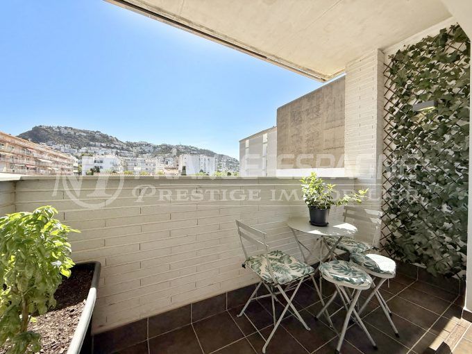 appartement exceptionnel roses centre 4 pièces 105 m², belle vue dégagée