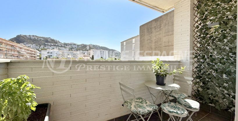 appartement exceptionnel roses centre 4 pièces 105 m², belle vue dégagée
